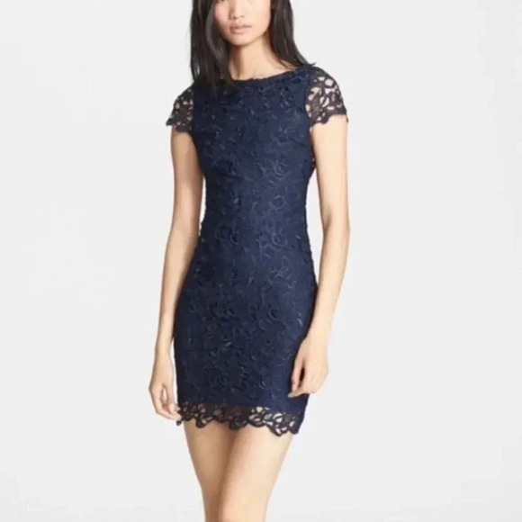 Alice + Olivia Clover Lace Guipure Navy Blue Cap Sleeve Mini Dress Size 4 - Picture 2 of 10